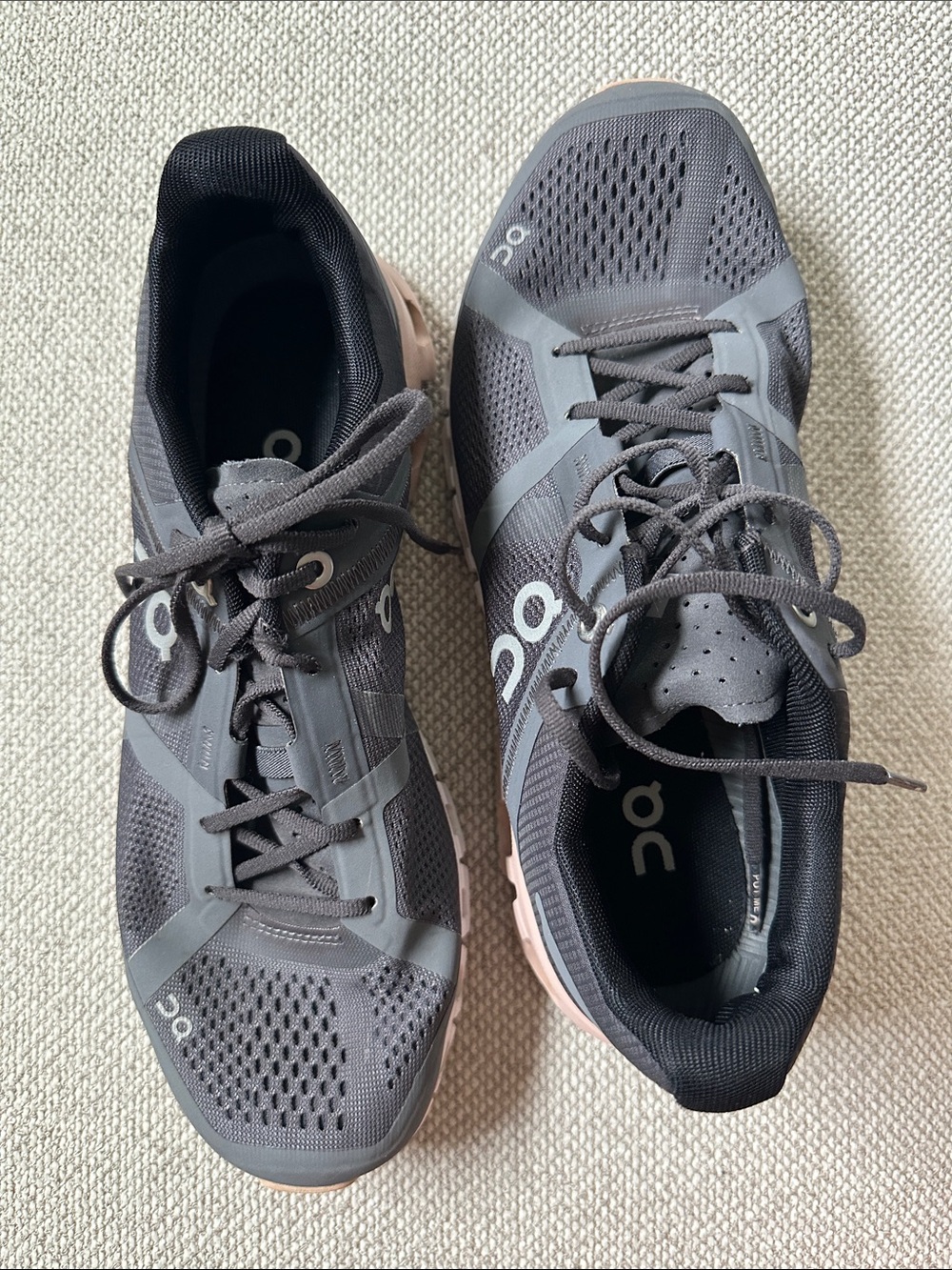 On Cloudflow Women's running shoes in a rock/rose/dark grey colorway